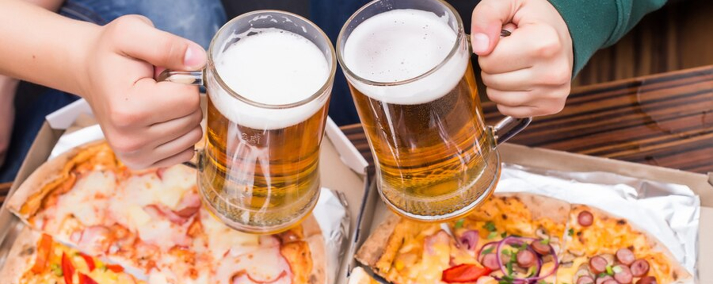 No existe mejor dúo que la pizza y cerveza